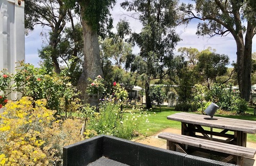 Baldivis Cottage | Charming Hilltop Cottage: Lake view with lots of garden around