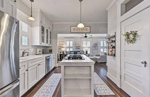 San Jacinto House | Charming Historic District Retreat – 2BR/2BA, Sleeps 8