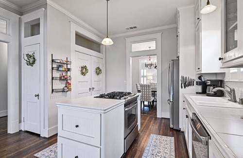 San Jacinto House | Charming Historic District Retreat – 2BR/2BA, Sleeps 8