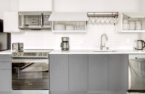 Melrose Apartment | Charming Hollywood 2BR w/Roof & BBQ, nr Melrose/Fairfax, by Blueground