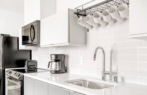 Melrose Apartment | Charming Hollywood 2BR w/Roof & BBQ, nr Melrose/Fairfax, by Blueground