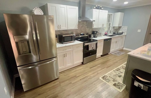 Church Street House | Charming Home 10min from Airport, close to DT Atlanta . Enjoy privacy & comfort!