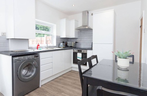 Offerton House | Charming Home 3mins from Manchester Airport