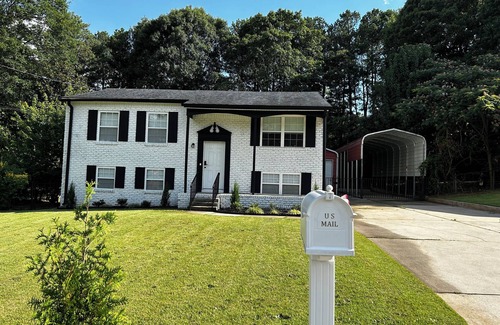 Forest Park House | Charming Home Away From Home/Near the Atlanta Airport.