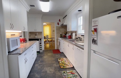 Dean Highland House | Charming Home minutes from Cameron Zoo, Park, Lake Waco, Magnolia's & More