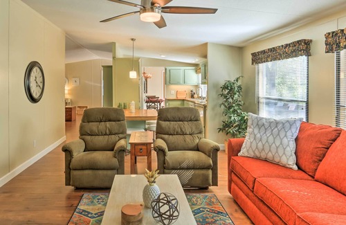 Pottsboro House | Charming Home w/Deck & Yard - 1 Mi to Lake Texoma