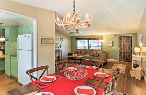 Pottsboro House | Charming Home w/Deck & Yard - 1 Mi to Lake Texoma