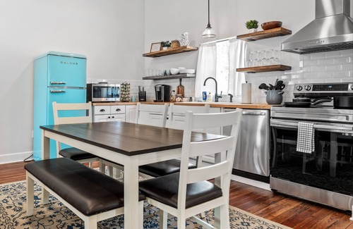 Thunderbolt House | Charming Home with King Bed Between Downtown & Beach