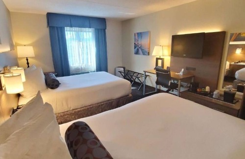 Pembroke Park Hotel | Charming hotel room in fabulous with amenities & close to Hardrock Stadium, FIFA