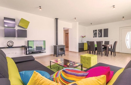 Sveti Petar u Sumi Villa | Charming house for kids with parents on 3000 m2 of land in green countryside :)