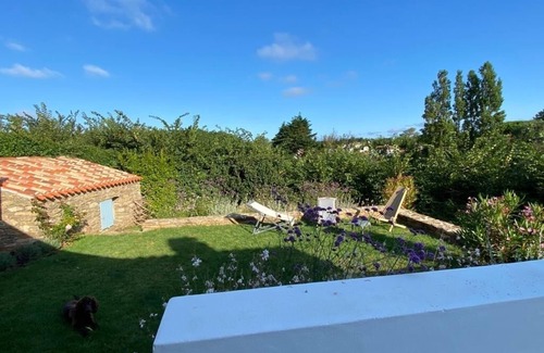 Ile d'Yeu House | Charming house, 100 m from the sea. View over the village of Millstone