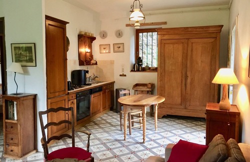 Joyeuse House | Charming house by the river.