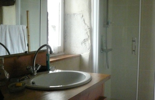 Joyeuse House | Charming house by the river.