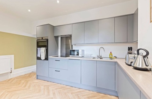 Ashton in Makerfield House | Charming House Free Parking FastWiFi SmartTV