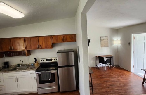 Southwest Coconut Grove Apartment | Charming House in Coconut Grove w. Parking spot, Charming House in Coconut Grove w. Parking spot