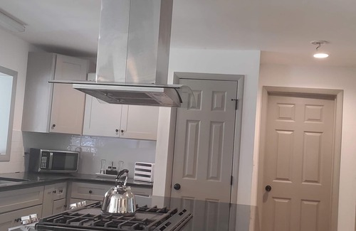 Stockbridge House | Charming house in delightful Stockbridge with AC, very cozy and event friendly