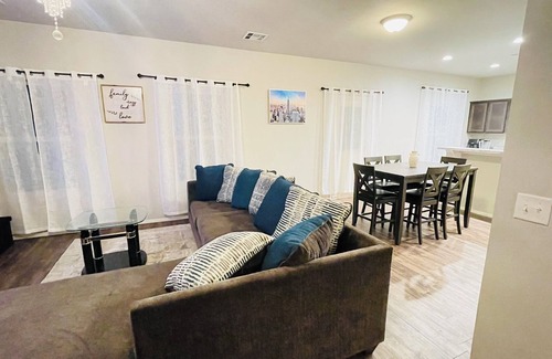 Coweta House | Charming house in fantastic Coweta with fitness room, WiFi, AC