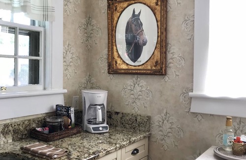 Franklin Cottage | Charming house in historic Franklin neighborhood just 1 mile from Main St.