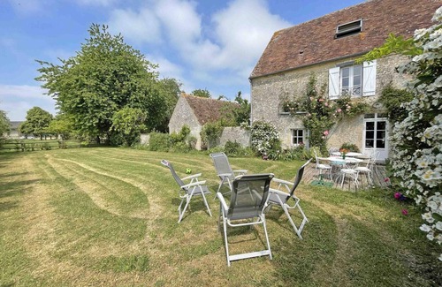 Sarceaux Cottage | Charming House in Sarceaux with WIFI and Pets Allowed