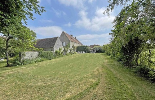 Sarceaux Cottage | Charming House in Sarceaux with WIFI and Pets Allowed