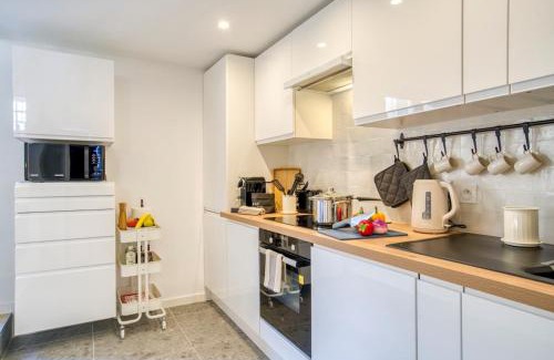 Liberation Apartment | Charming house, large private terrace, Air Conditioning - "La Maisonette"