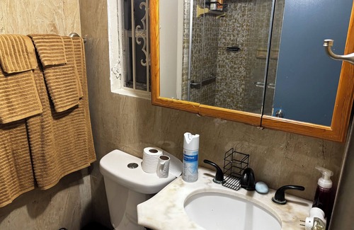 Fort Lauderdale House | Charming house with 1 bedroom AC unit with private bathroom.