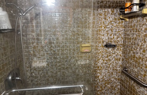 Fort Lauderdale House | Charming house with 1 bedroom AC unit with private bathroom.