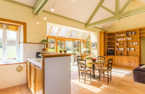 Grosville Cottage | Charming house with garden, near beaches