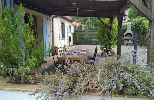 Savignac-Ledrier Cottage | Charming Hydrangea Cottage 3 stars, with lovely views of the countryside and hills, quiet and locate