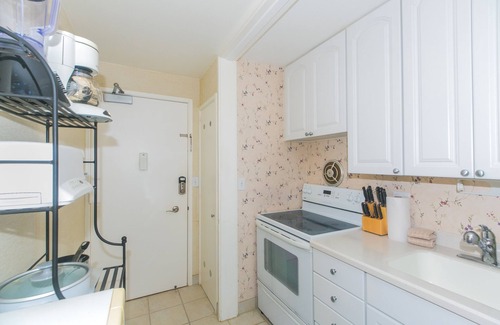 Waikiki Apartment | Charming Ilikai Marina Studio, Great Location In Waikiki!
