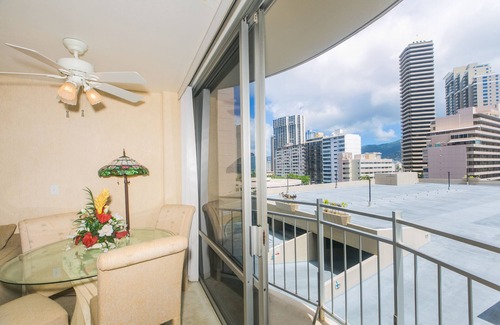 Waikiki Apartment | Charming Ilikai Marina Studio, Great Location In Waikiki!