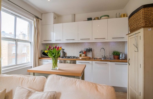 Chelsea Riverside Apartment | Charming in Chelsea, by Veeve