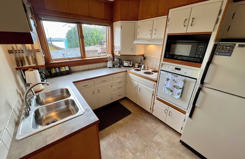 Ketchikan Apartment | Charming Ketchikan Apartment In-Town Garden/Water/Mountain Views 2-Bd 1-Bath