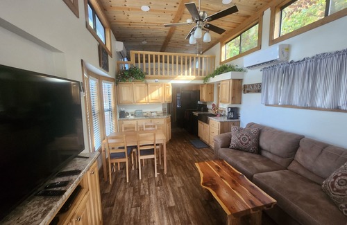 Gepp Cabin | Charming Lake Cabin featuring 1 Bedroom 1 Bathroom with a loft