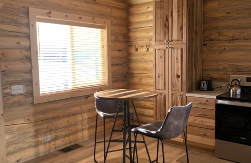 Victor Cabin | Charming Log Cabin close to GTNP with fishing access nearby