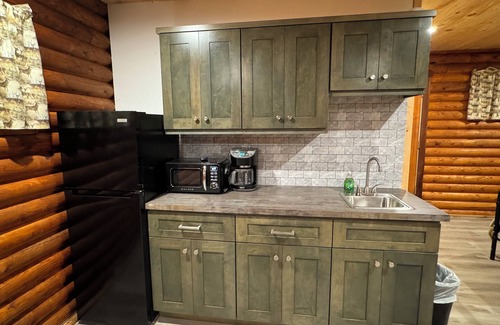 Cambridge Cabin | Charming log cabin on gravel back road with peace, quiet, all amenities of home