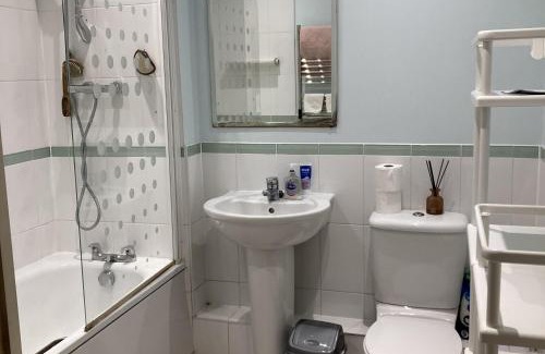 East Acton Apartment | Charming London Apartment with Great Views