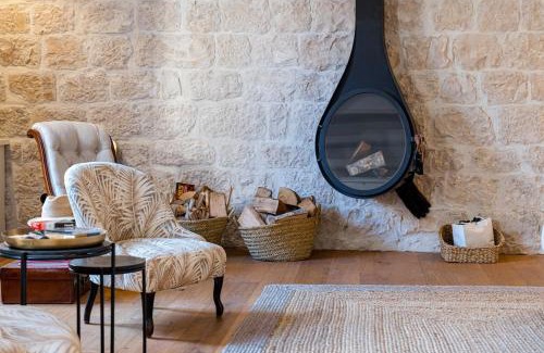 Cove Tri Zala (Zrnovo) Apartment | Charming & luxurious Old Town Apartment