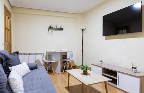 Ciudad Lineal Apartment | Charming Madrid el Carmen II