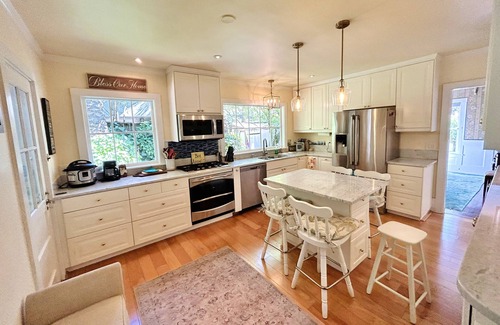 San Anselmo House | Charming Marin County Getaway w/Pool in Ross-Walk to Trails/Downtown San Anselmo