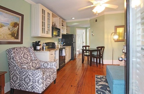 Wilmington Historic District Condo | Charming Masonboro Suite- Downtown Wilmington