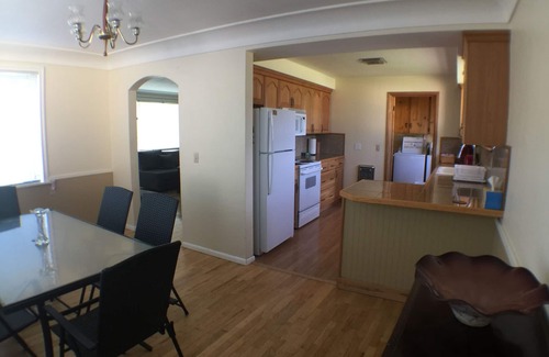 Tri-Cities House | Charming Mid-Century Home - Centrally Located in Kennewick, WA