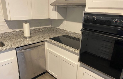 Midtown House | Charming Midtown 2-bedroom house in excellent Neighborhood