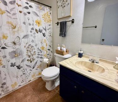 Altus House | Charming Midwest 3 Bedrooms 2 Bathrooms