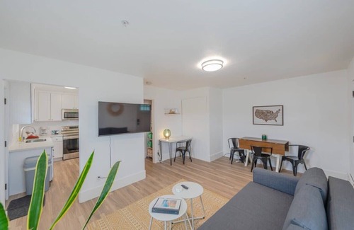 Coos Bay Cottage | Charming Modern Cottage, Downtown @pinpointstays