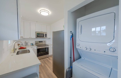 Coos Bay Cottage | Charming Modern Cottage, Downtown @pinpointstays