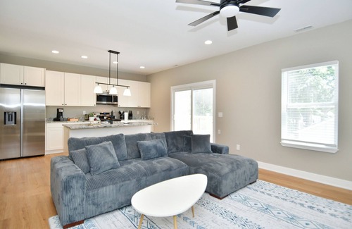 Indianapolis Apartment | Charming modern duplex apartment well located near Broad Ripple