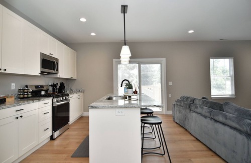 Indianapolis Apartment | Charming modern duplex apartment well located near Broad Ripple