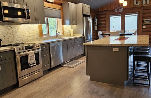 Manson House | Charming, modern log cabin, steps to the lake. Bright & spacious. Ideal escape!