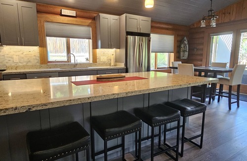 Manson House | Charming, modern log cabin, steps to the lake. Bright & spacious. Ideal escape!